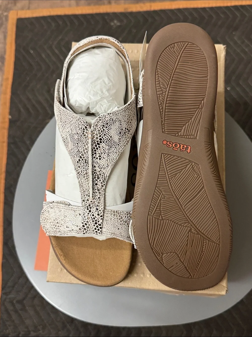 Taos (style) THE SHOW/ (color) BROWN SNAKE